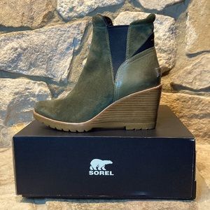 Sorel After Hours Chelsea Wedge Boots, size 8